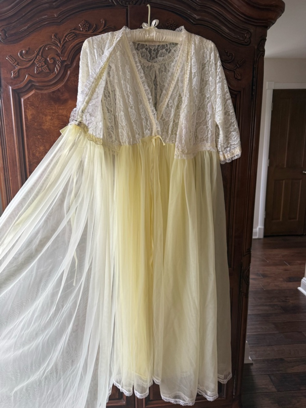 Vintage pegnoir set  Lace Top Tulle Nightgown in Pale Yellow and White